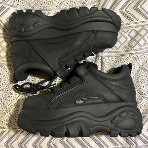 Buffalo London Classic Lowtop Platform Sneakers